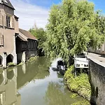 Au Bord De L\'Eure - Free Parking